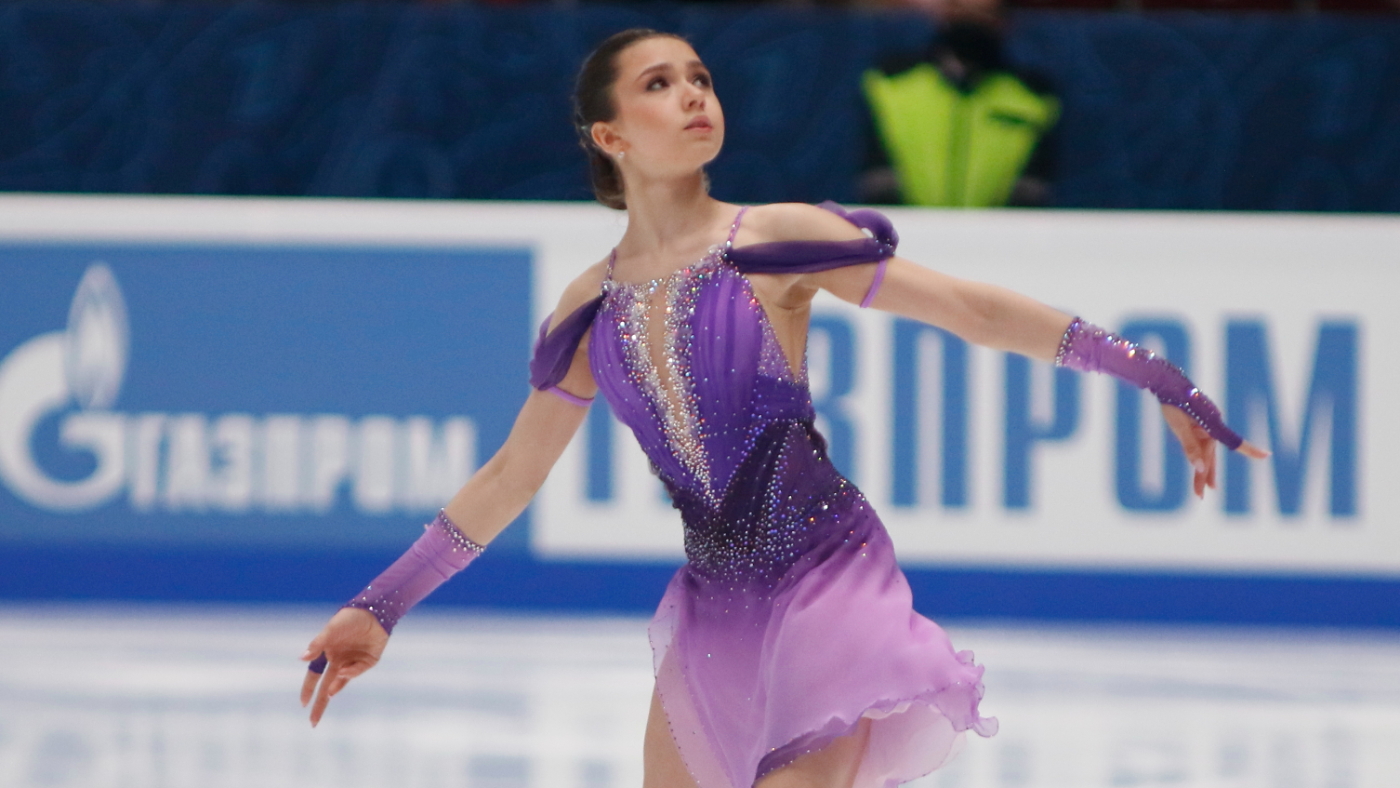 Камила валиева чемпионат. Камила Валиева Чемпионат России 2022. Валиева Камила 2021 фигурное катание. ЧР 2022 фигурное катание Анна Щербакова. Чемпионат России по фигурному катанию 2022.