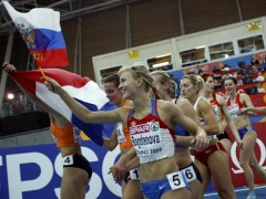 Анна Богданова с российским флагом