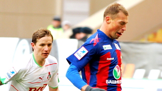 Роман Павлюченко (слева) забил первый гол после возвращения в Россию