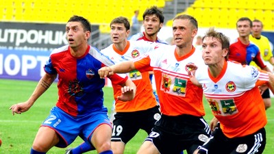 Игроки «Металлурга-Кузбасса» в матче с «Енисеем»