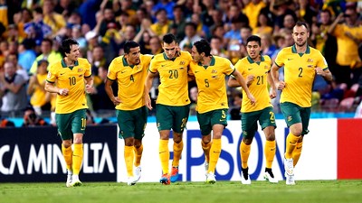 Австралийцы празднуют гол в ворота сборной ОАЭ
