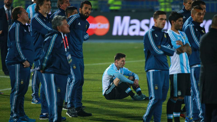 Аргентинцы после поражения от Чили