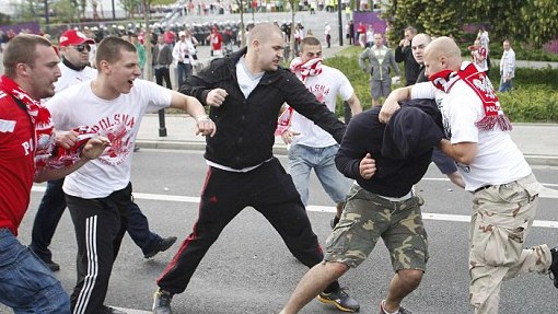 Полиция задержала 12 польских фанатов в Марселе
