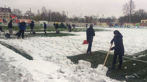 Расчистка от снега стадиона «Электрон»