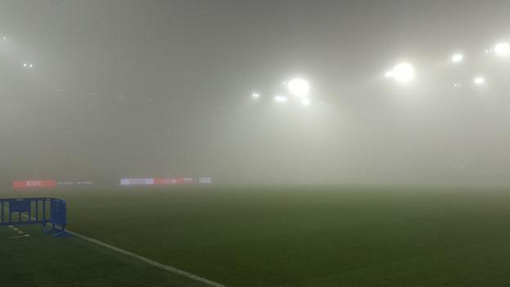 Туман на стадионе «Мишель д'Орнано»