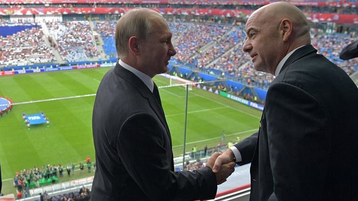 Владимир Путин и глава ФИФА Джанни Инфантино на матче Россия — Новая Зеландия