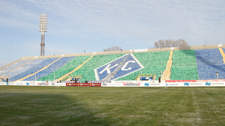 Газон стадиона «Металлург»