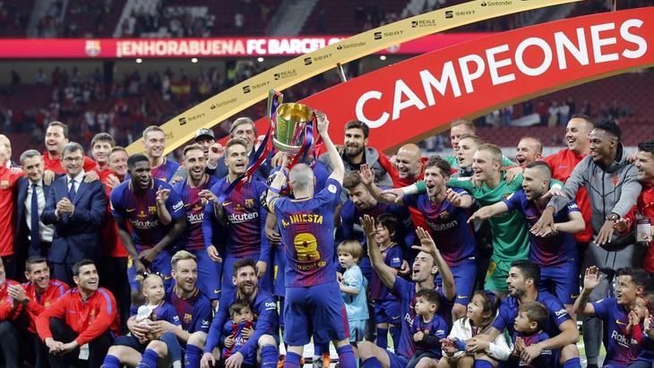 Футболисты «Барселоны» празднуют победу