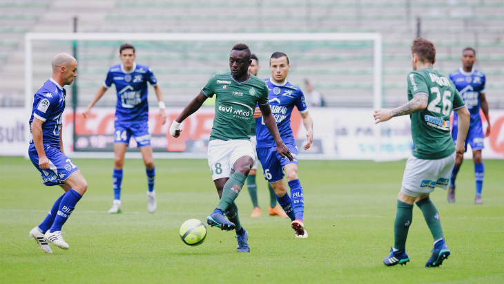 Труа ФК. Футбольная команда Труа. ESTAC Troyes футбольный клуб. Труа ФК форма.