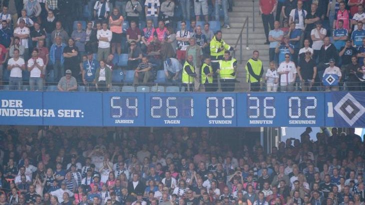 Знаменитые часы на стадионе «Гамбурга»