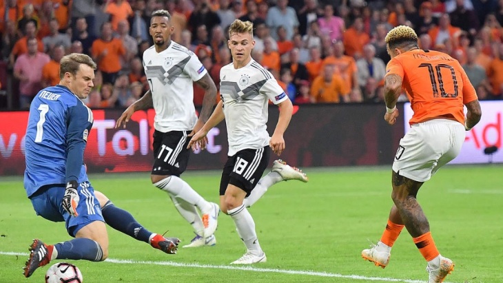 Германия пропустила три гола от Голландии