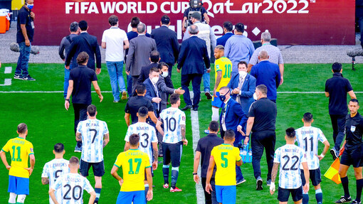 Сборные Бразилии и Аргентины успели сыграть лишь несколько минут