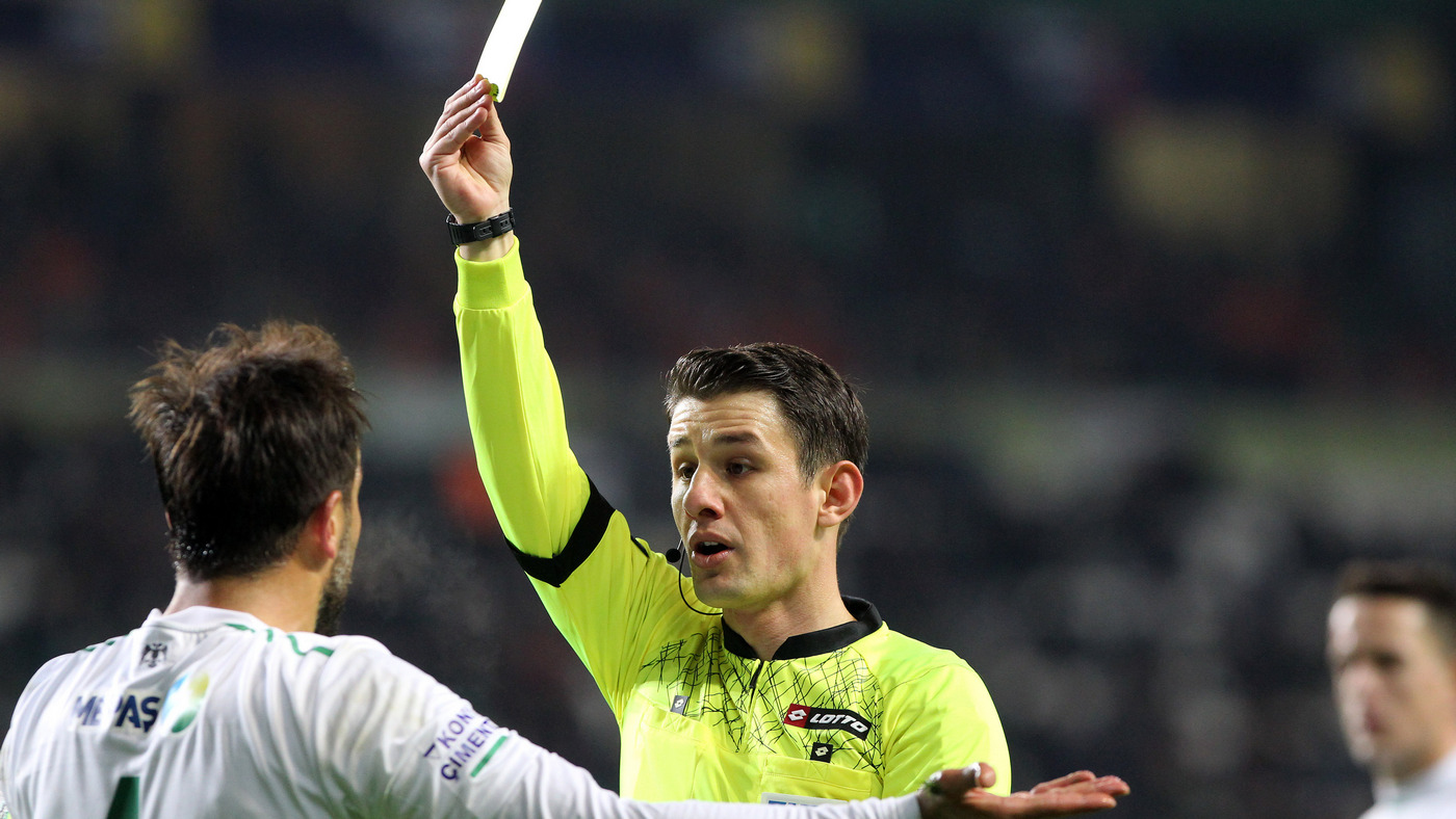 арбитр мелер. судья миллер халил. футбольный арбитр лига чемпионов. арбитр мелер. игорь панин арбитр.