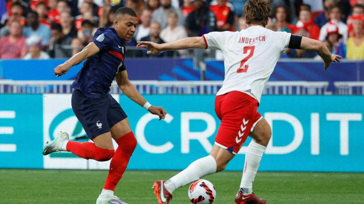 Фрагмент матча Франция — Дания
