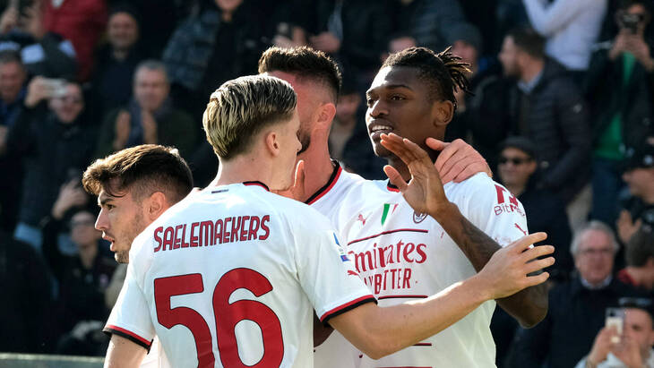 «Милан» сократил отставание от «Наполи» до пяти очков