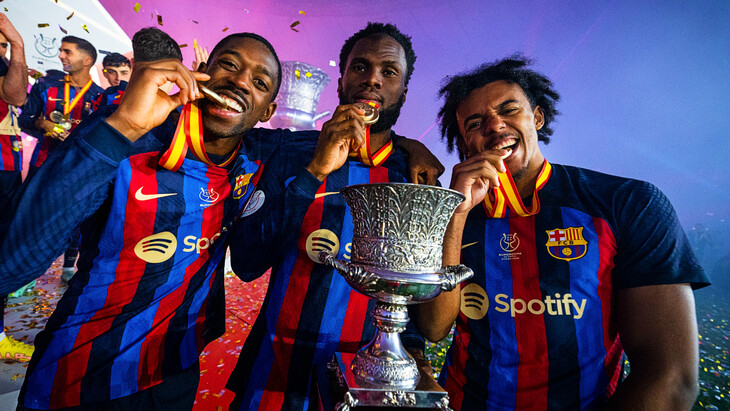 «Барселона» выиграла первый за два года трофей