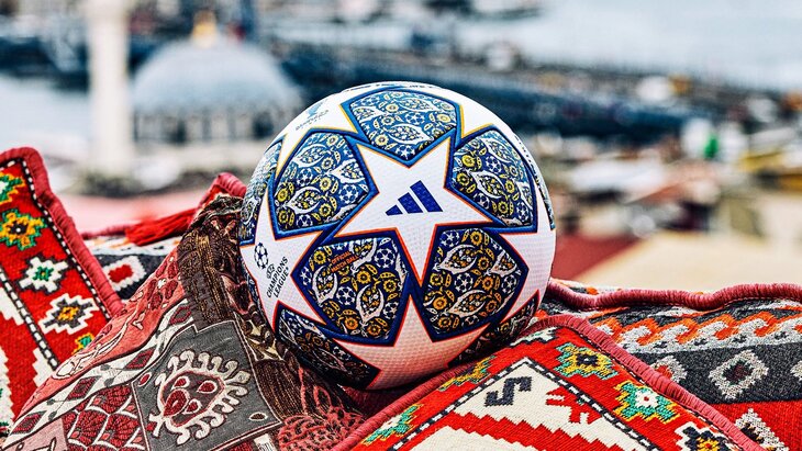 Официальный мяч финала ЛЧ в Стамбуле