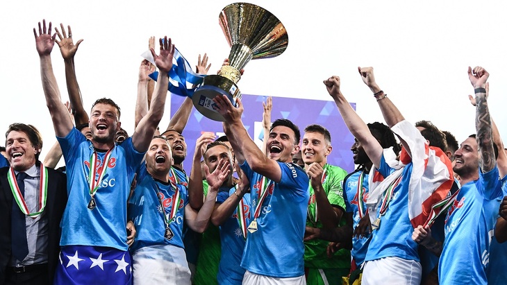 «Наполи» впервые за 33 года стал чемпионом Италии