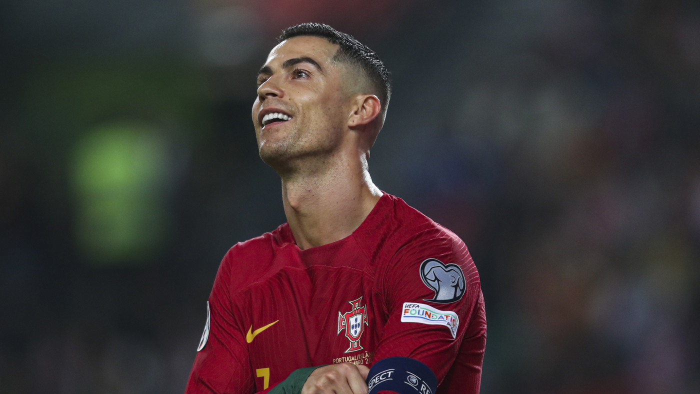 Тренер сборной Португалии объяснил, почему взял Роналду на Евро-2024