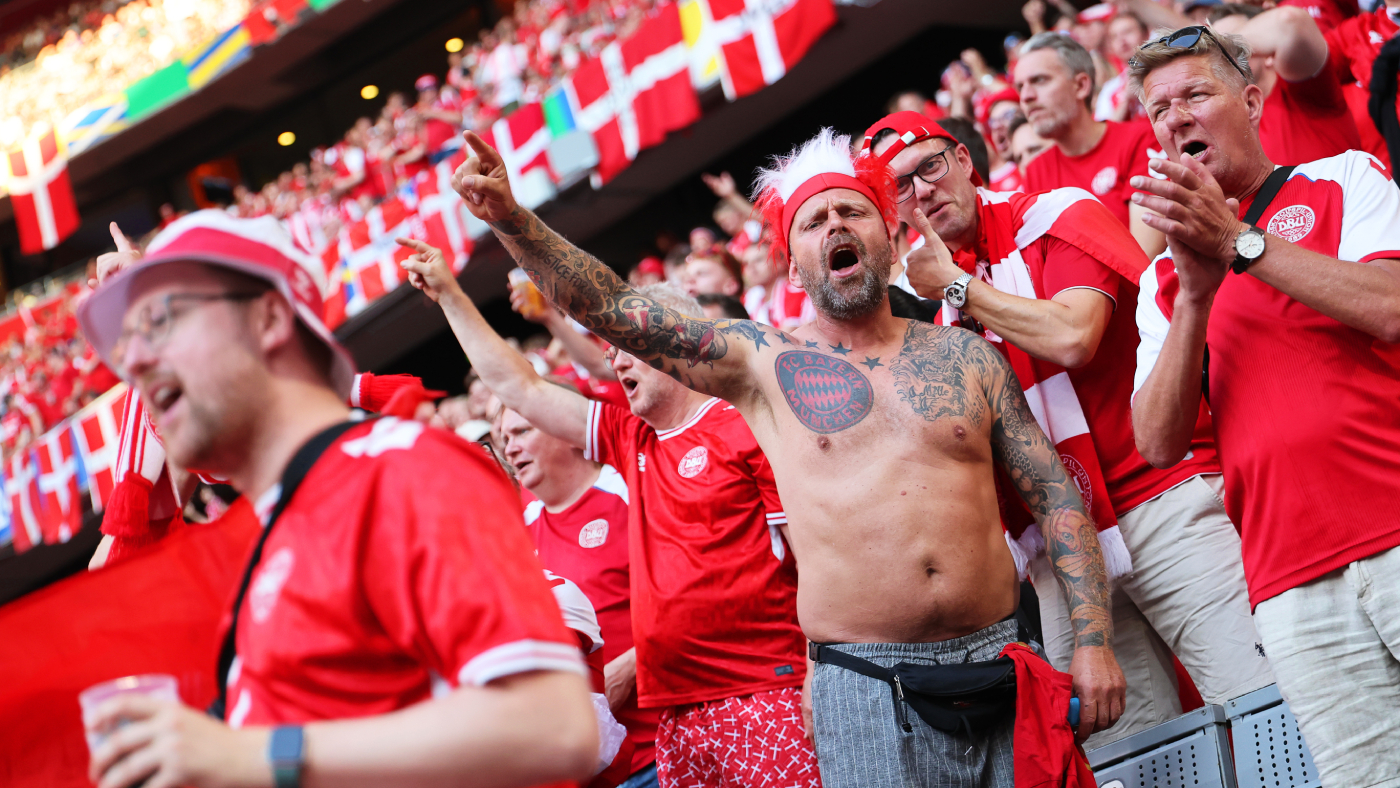 В сборной Дании призвали болельщиков прийти на матч в красной футболке