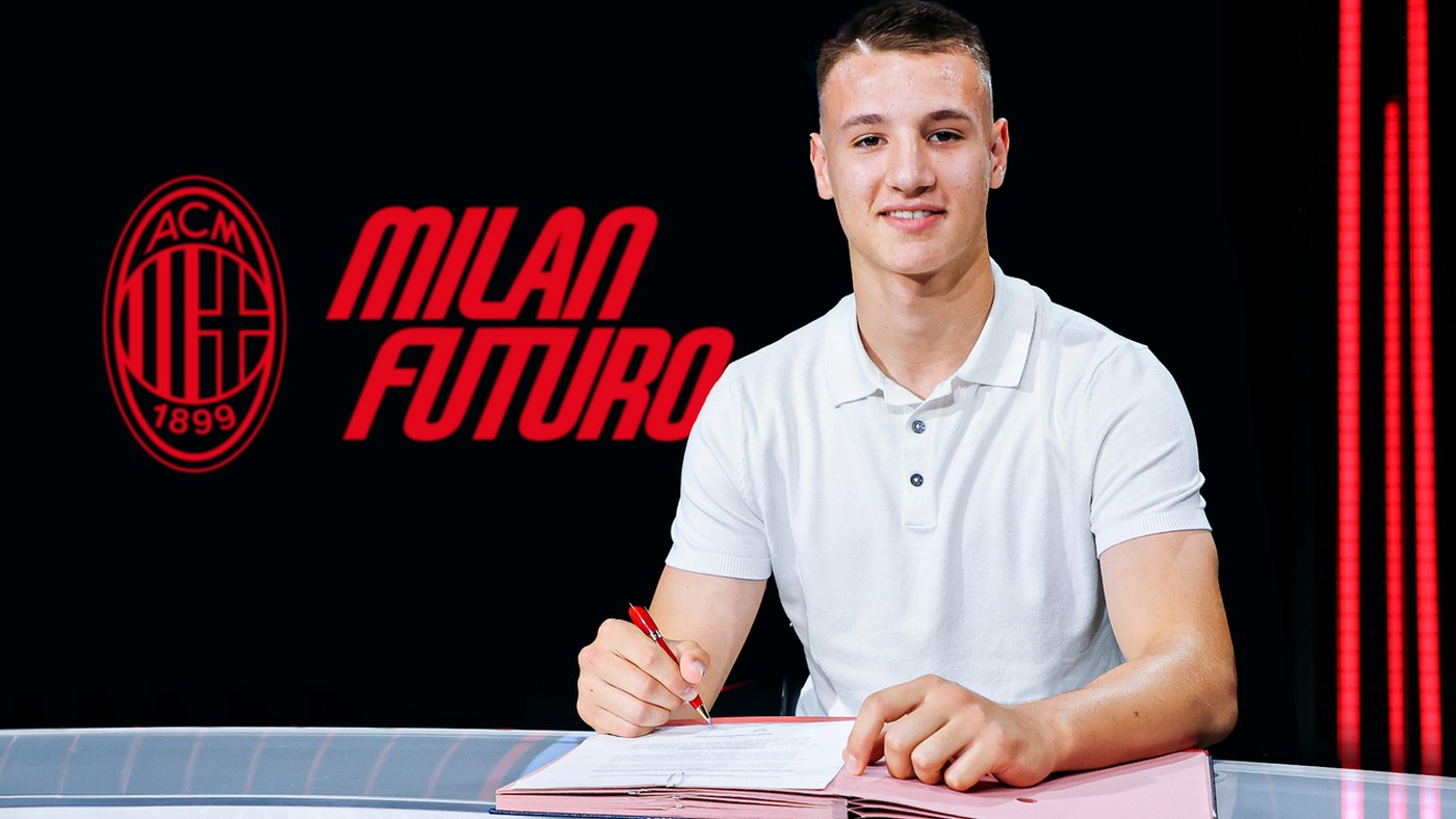 «Милан» продлил контракт с 16-летним нападающим