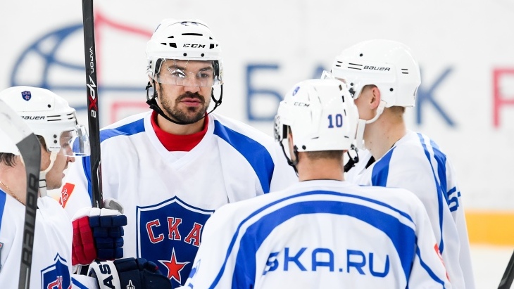 К новому сезону хоккеисты  СКА готовятся под руководством скандального тренера Андрея Назарова