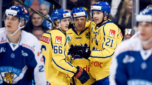 Радость хоккеистов сборной Швеции