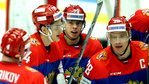 Хоккеисты сборной России после победы над Чехией в матче Евротура