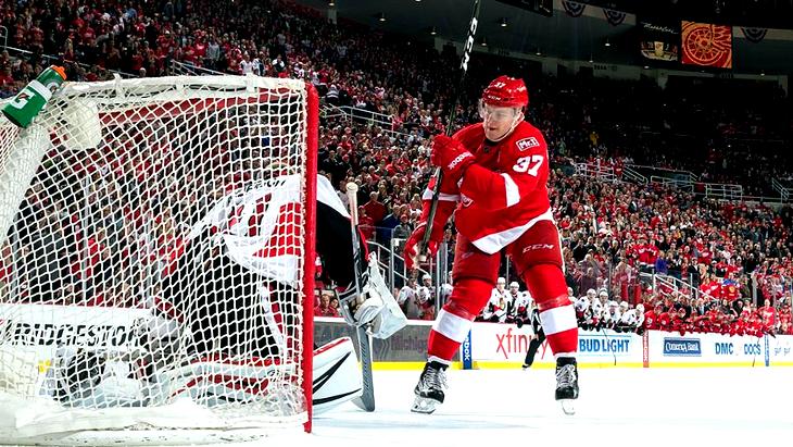 Евгений Свечников стал автором победного буллита в дебютном матче в НХЛ