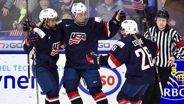Американки выиграли домашний чемпионат мира по хоккею