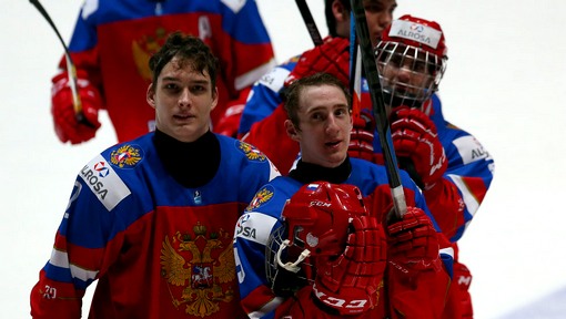Андрей Свечников (справа)