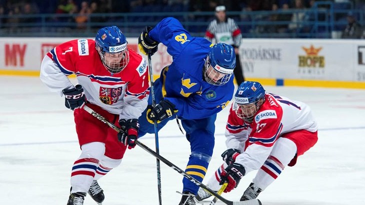 Сборная Швеции обыграла Чехию в матче юниорского ЧМ