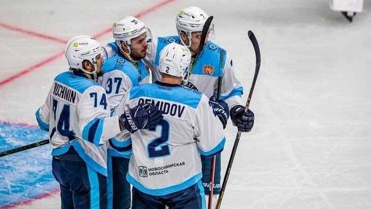 Хоккеисты «Сибири»
