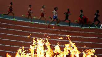 Атлеты и олимпийский огонь