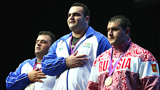 Руслан Албегов (справа)