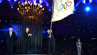 Передача флага Летних Игр мэру Рио-де-Жанейро