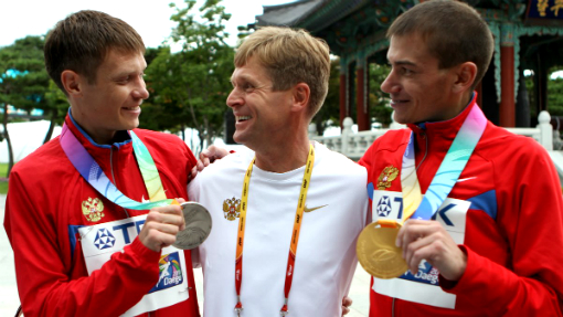 Виктор Чегин (в центре)