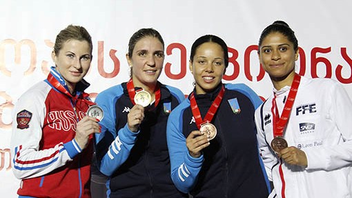 Инна Дериглазова (крайняя слева) также стала второй в личных соревнованиях