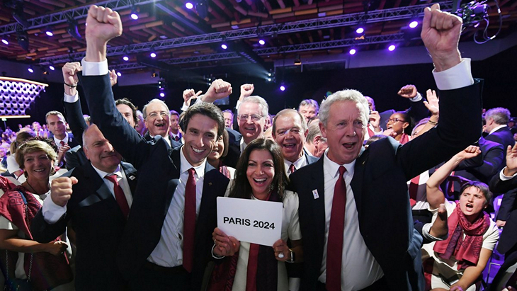 Радость парижской делегации