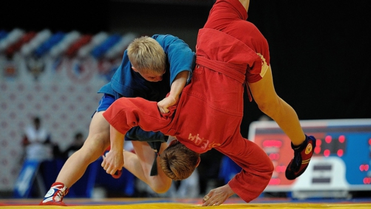 Россияне завоевали шесть золотых медалей КМ по самбо в первый день соревнований