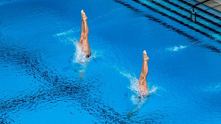 Россияне завоевали золото ЧЕ в синхронных прыжках в воду