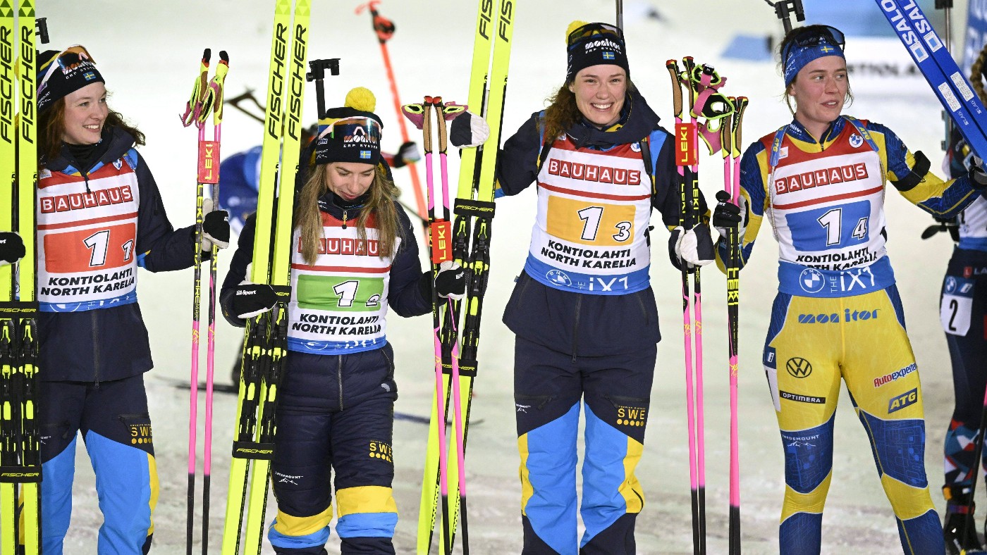 Сборная Швеции выиграла женскую эстафету на первом этапе Кубка мира по биатлону