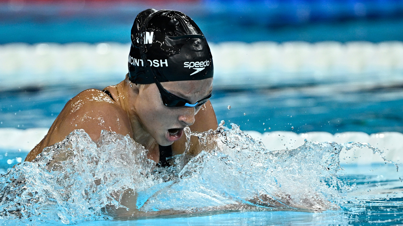 17-летняя канадка Макинтош стала олимпийской чемпионкой по плаванию на дистанции 400 м комплексом