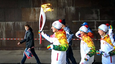 Стало известно еще о двух случаях затухания олимпийского огня в Москве
