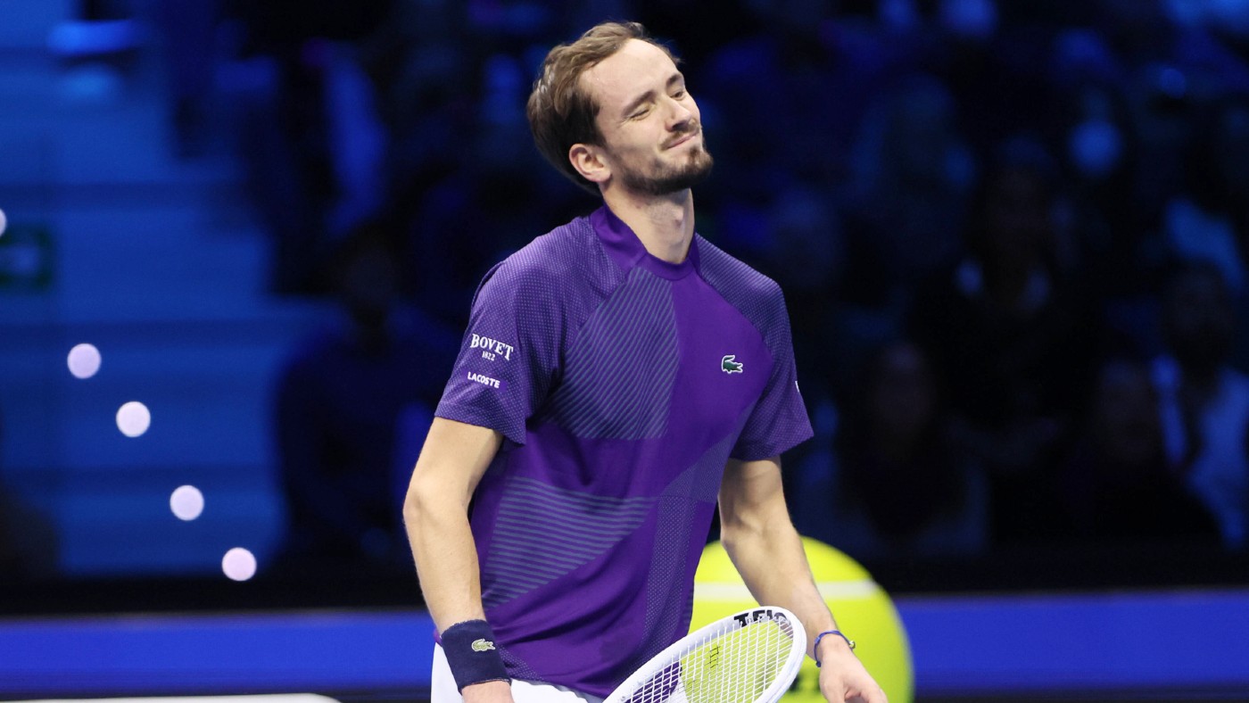 Медведев потерпел третье поражение в Итоговом турнире ATP