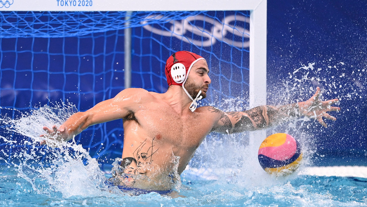 Сербы и греки сыграют в финале турнира по водному поло
